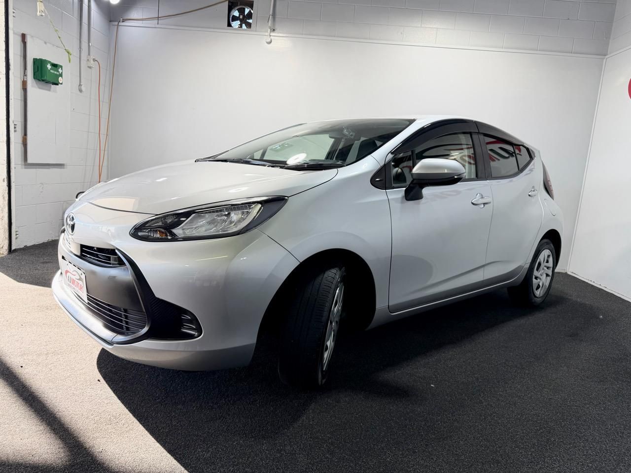 Vehicle image 3