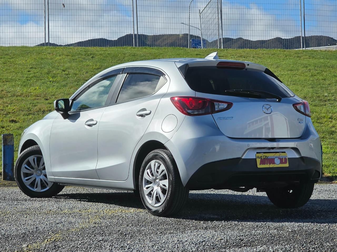 Vehicle image 5