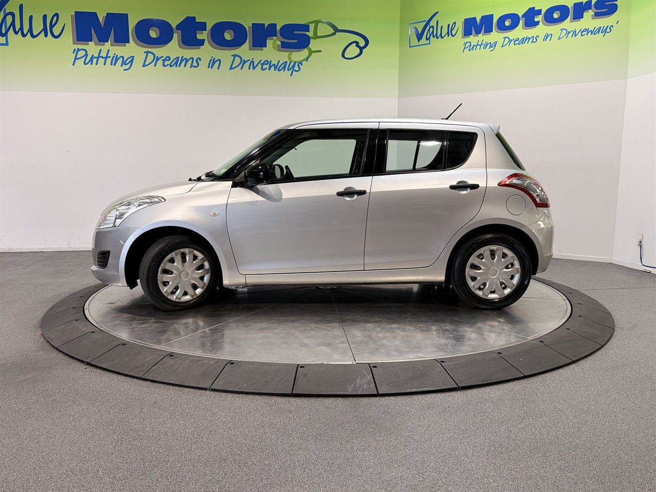 Vehicle image 4