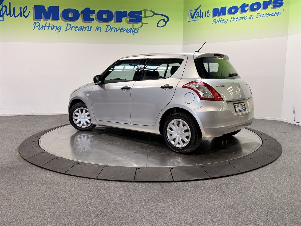 Vehicle image 5