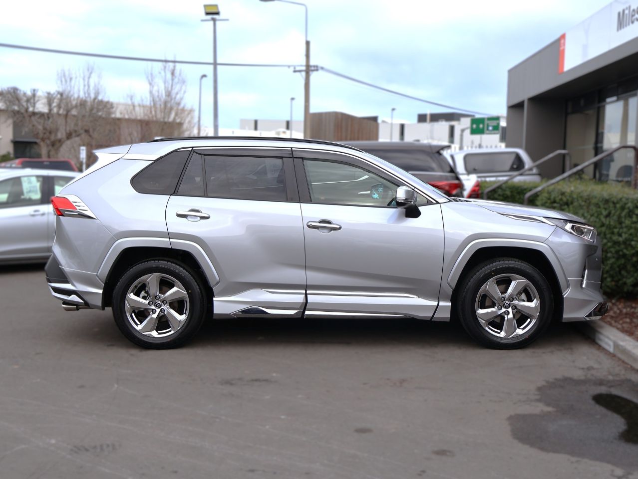 Vehicle image 4