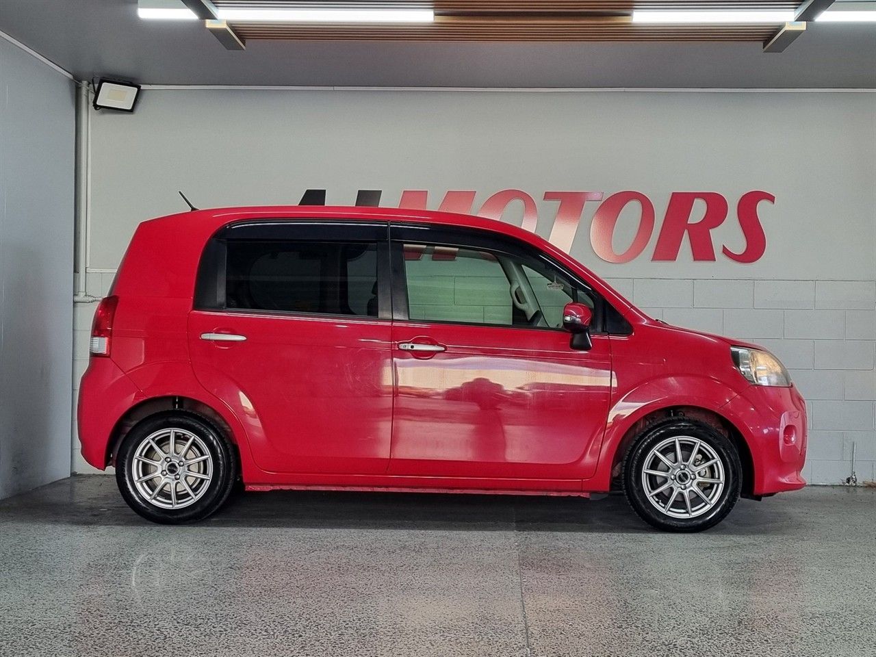 Vehicle image 5