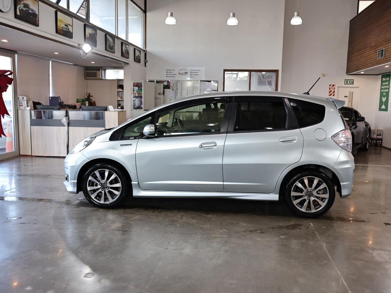 Vehicle image 5