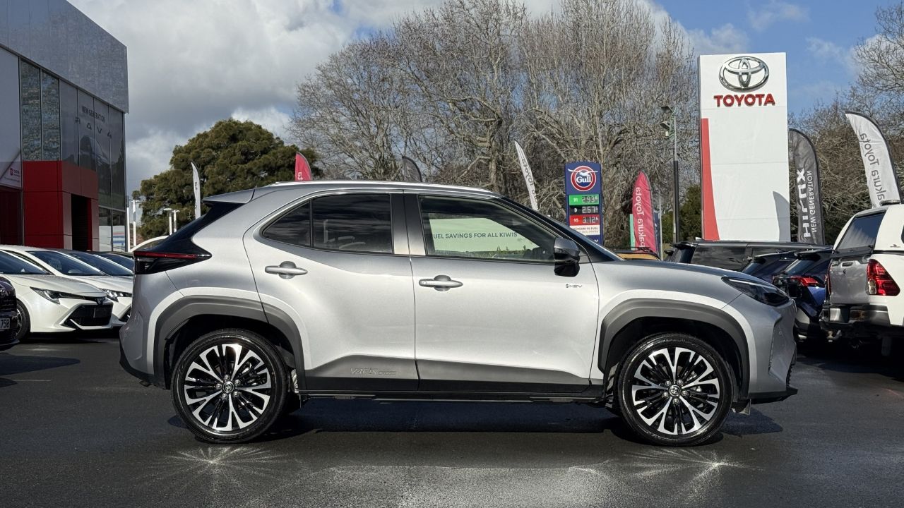 Vehicle image 4