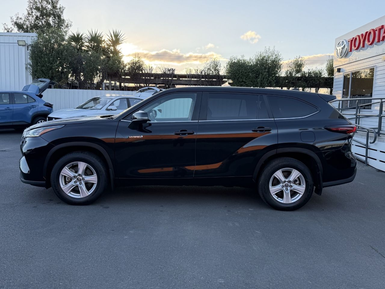Vehicle image 4