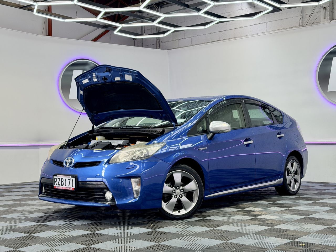 Vehicle image 3