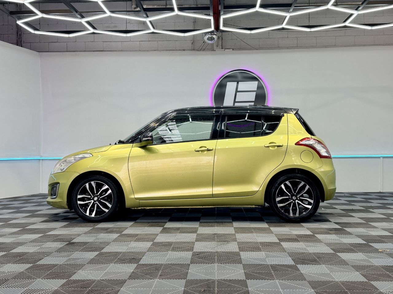 Vehicle image 5