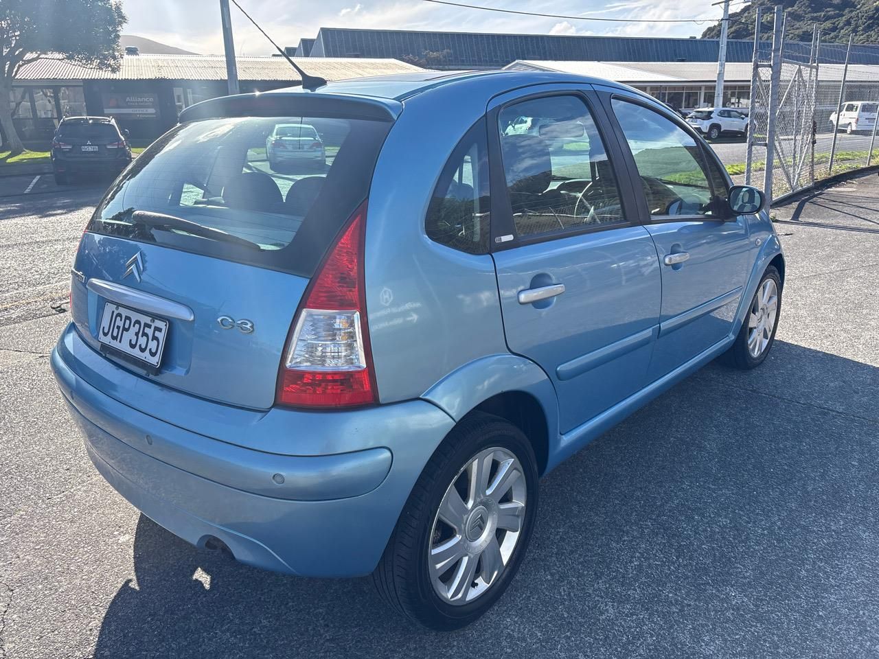 Vehicle image 4
