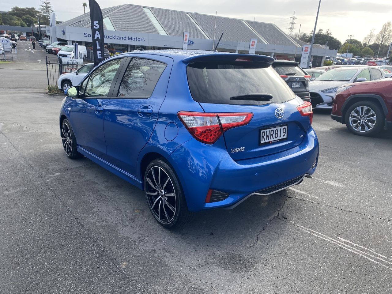 Vehicle image 5