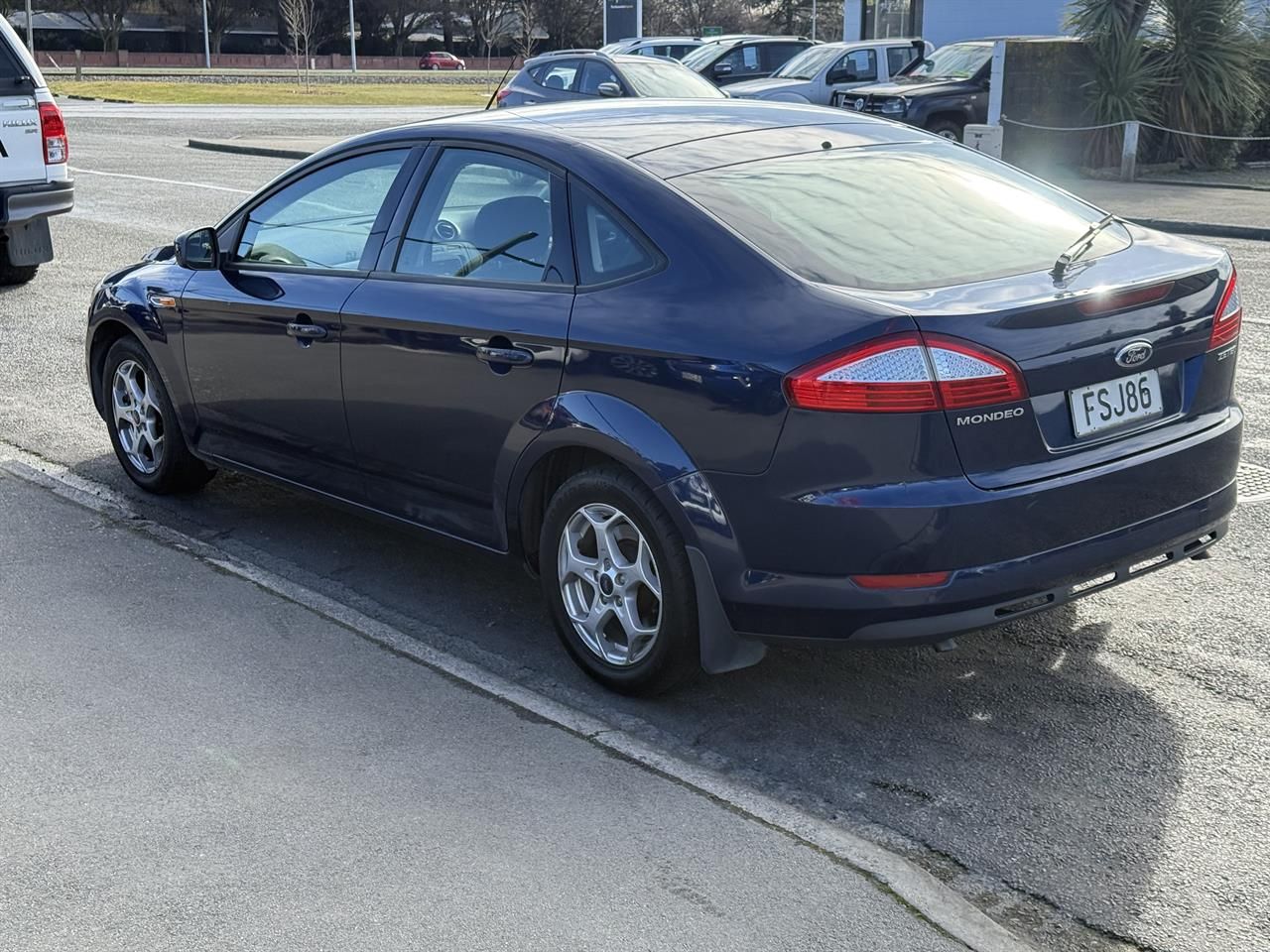 Vehicle image 4