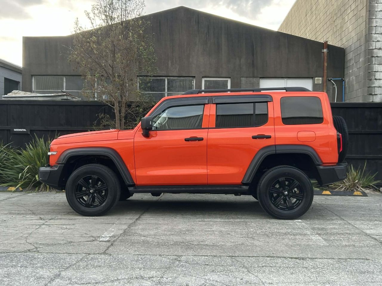 Vehicle image 5