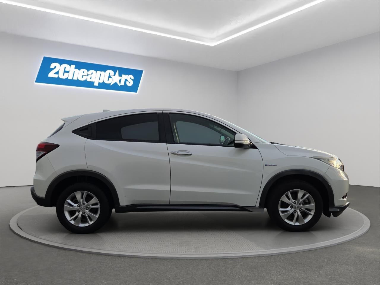 Vehicle image 4