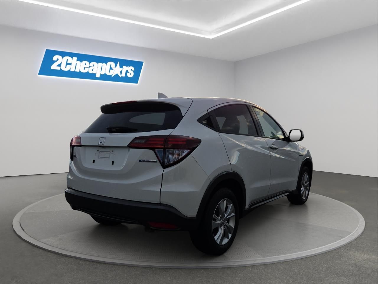Vehicle image 5