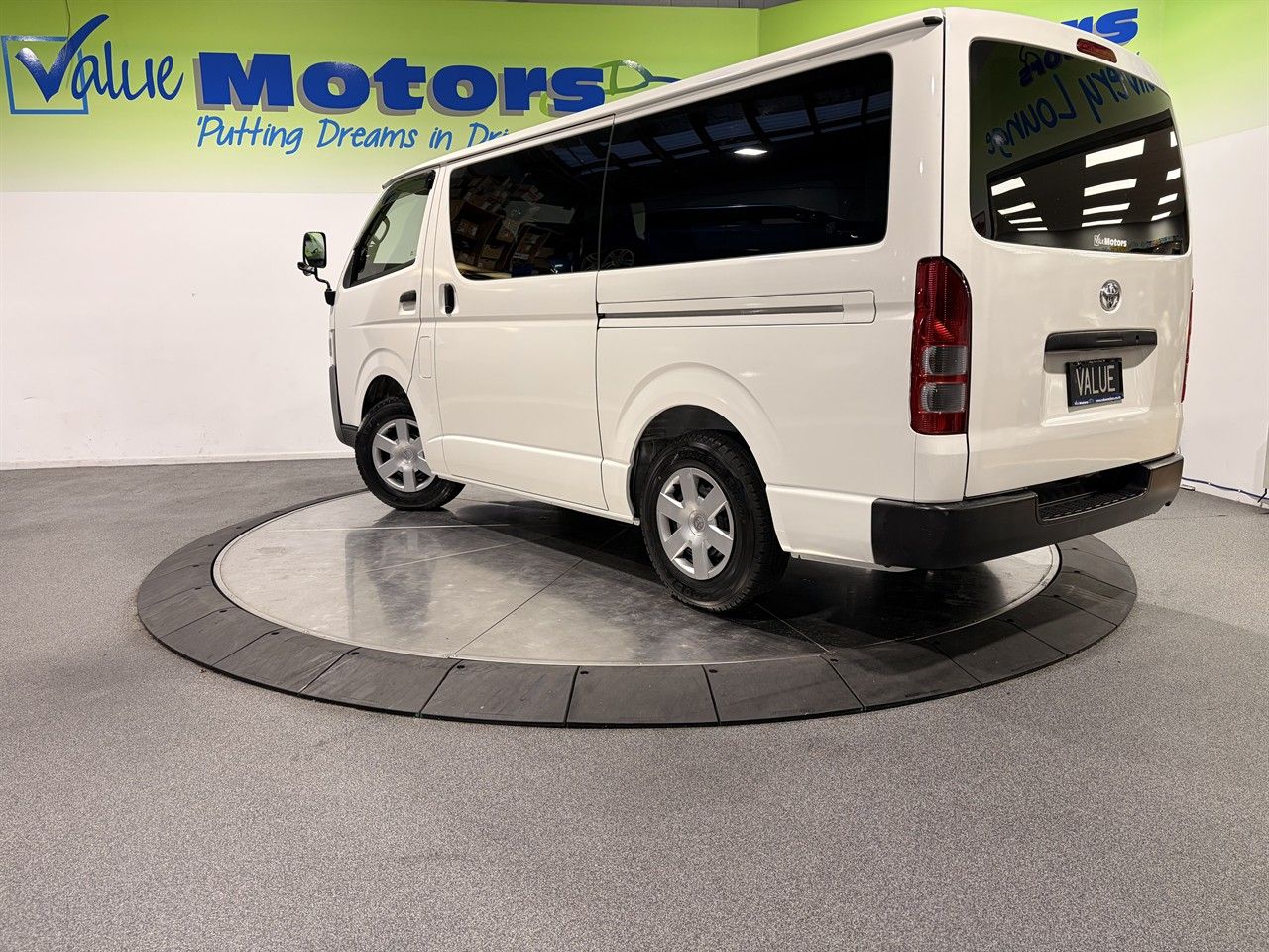 Vehicle image 5