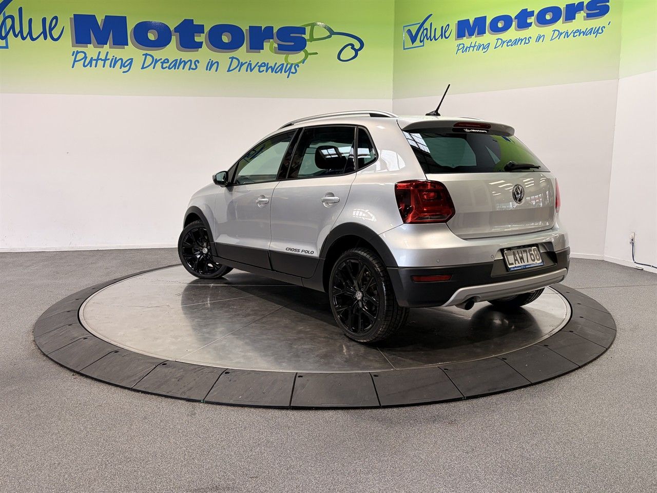 Vehicle image 5