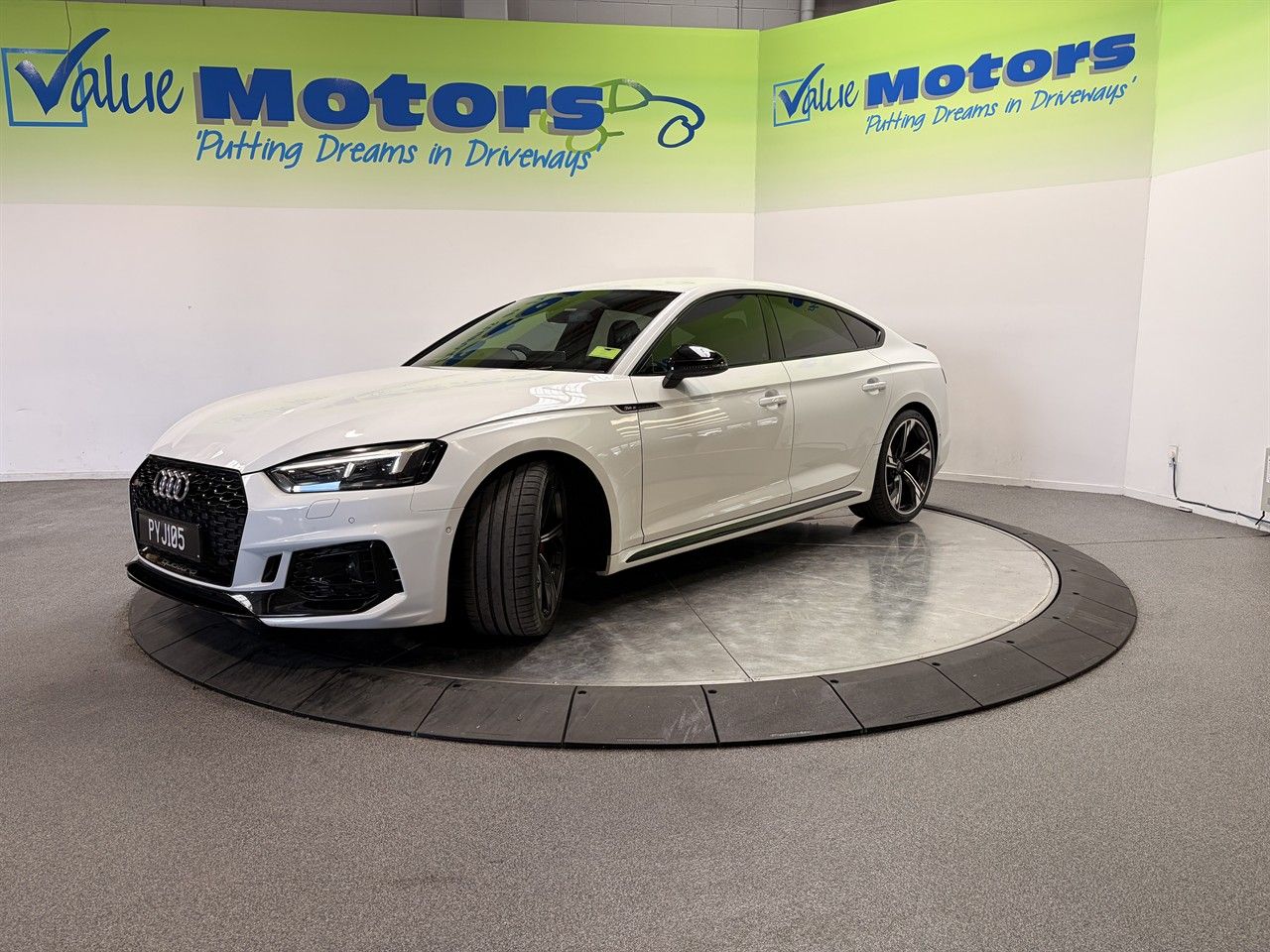 Vehicle image 3