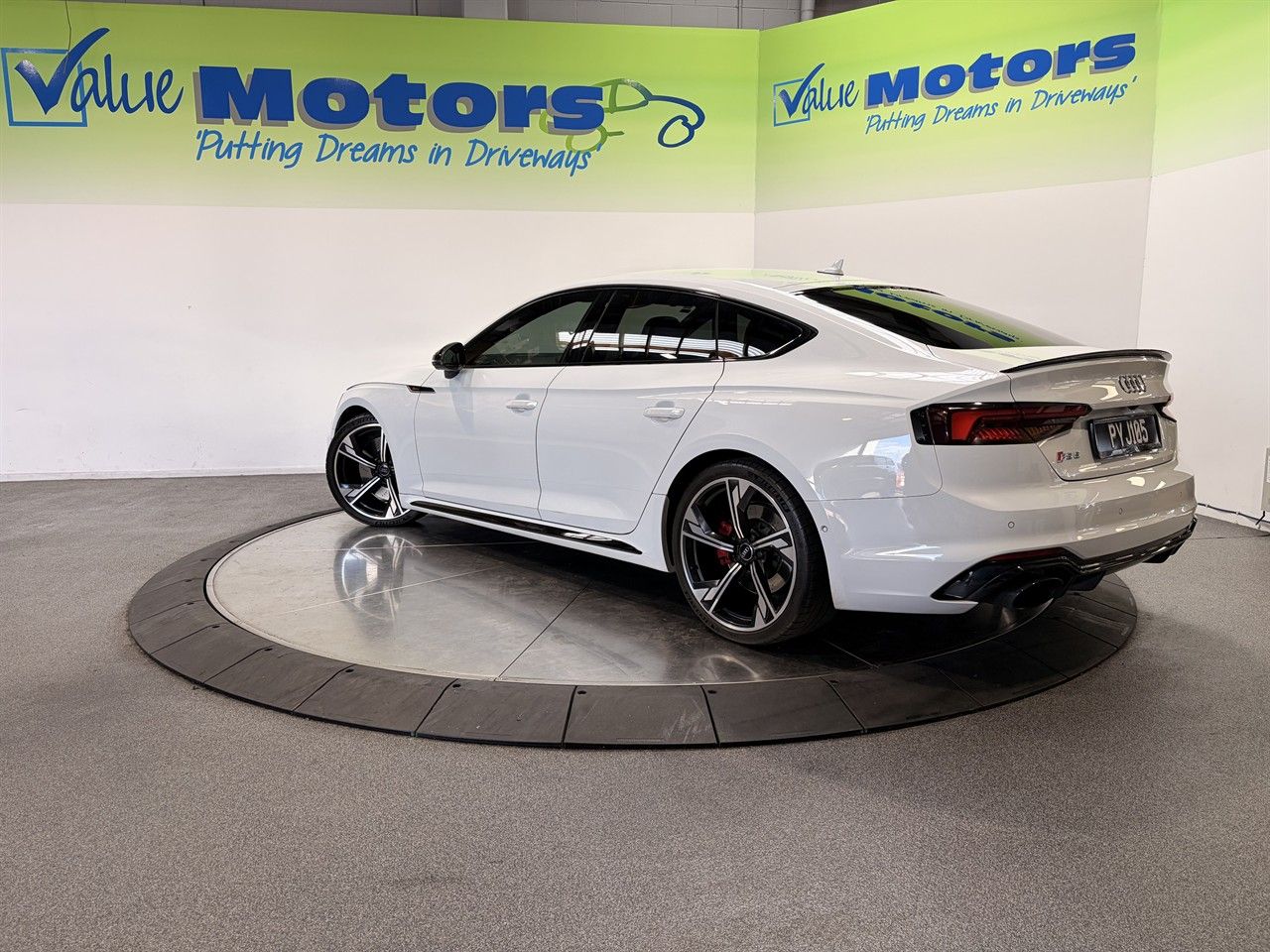 Vehicle image 5