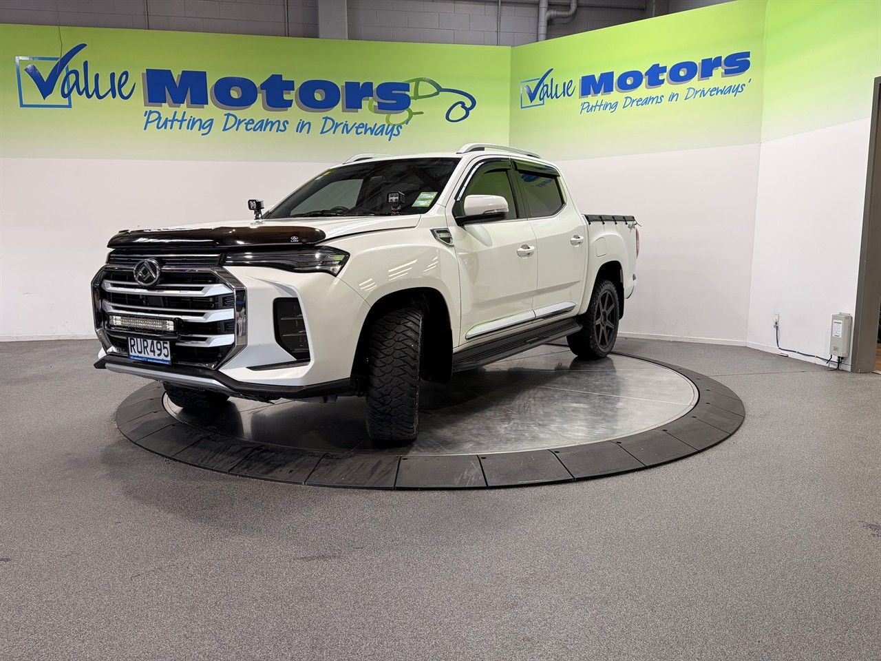 Vehicle image 3