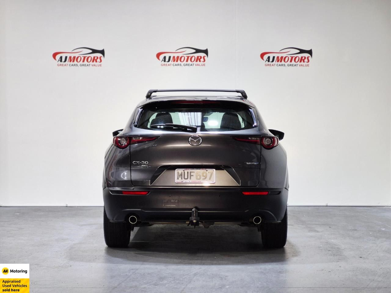 Vehicle image 5