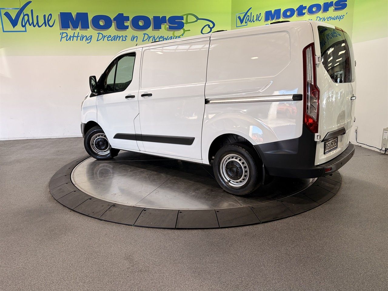 Vehicle image 5