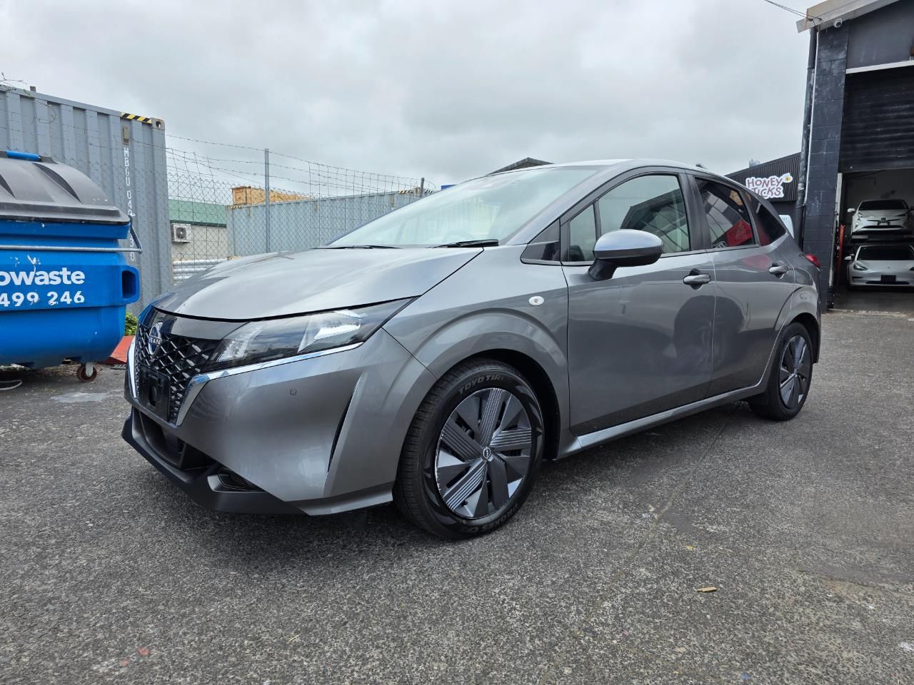 Vehicle image 4