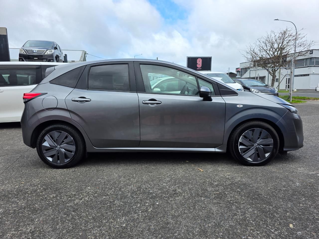 Vehicle image 5