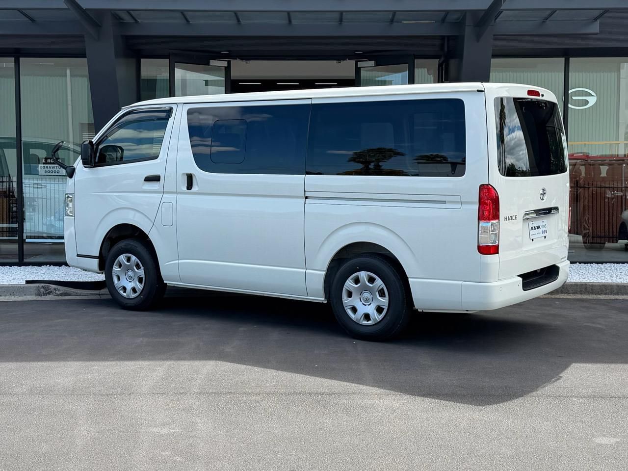 Vehicle image 5