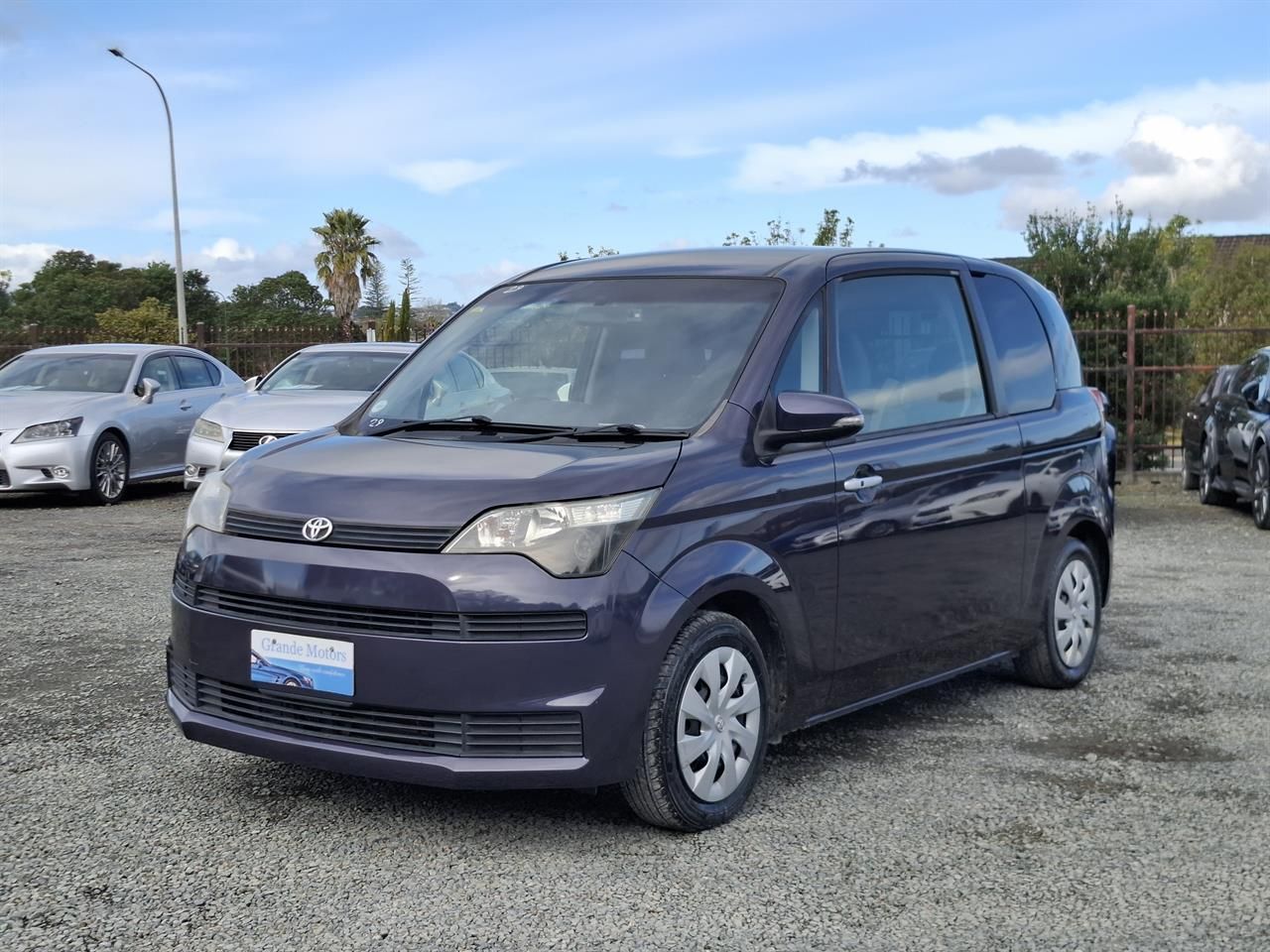 Vehicle image 3