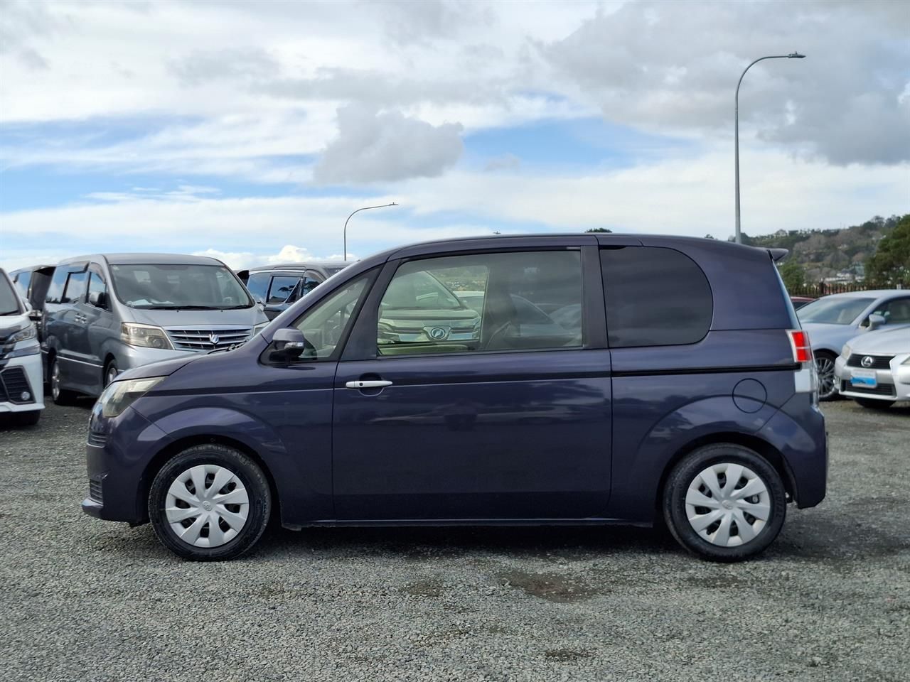 Vehicle image 4