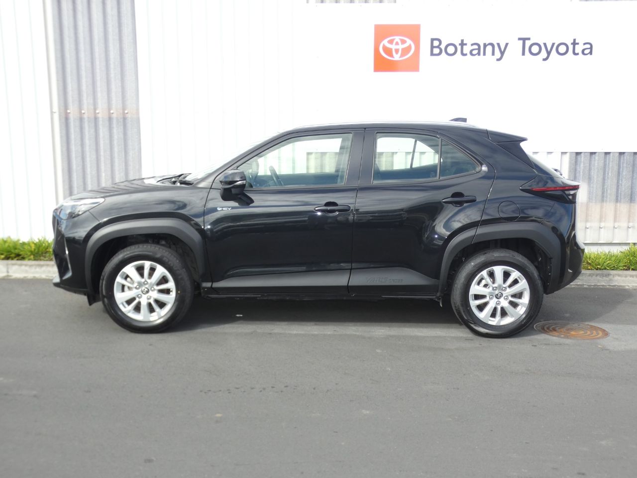 Vehicle image 5