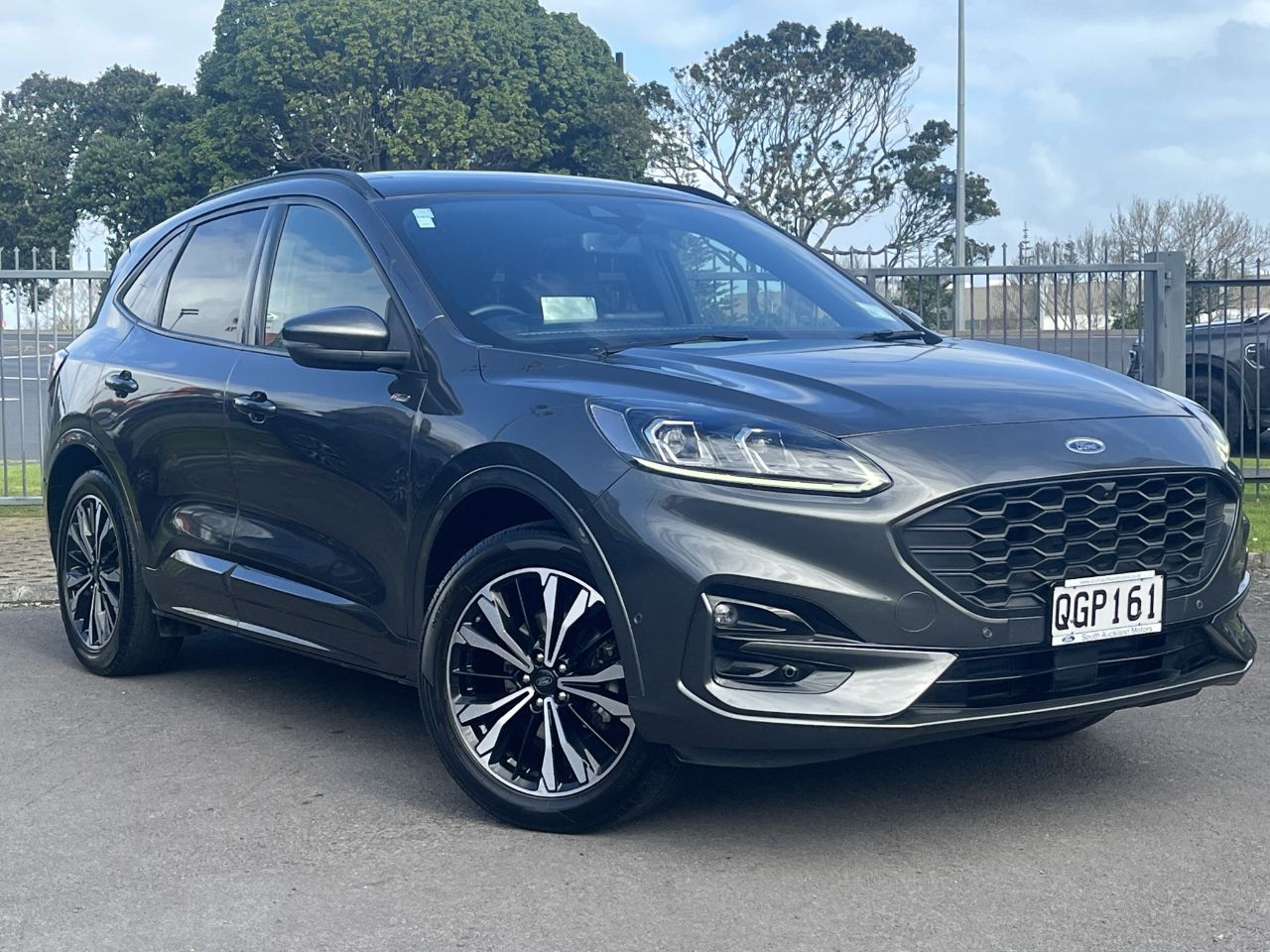 Vehicle image 3