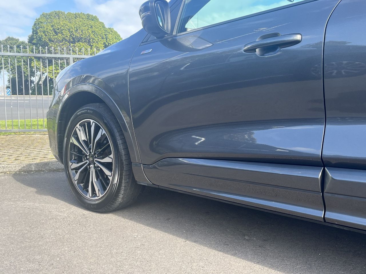 Vehicle image 5