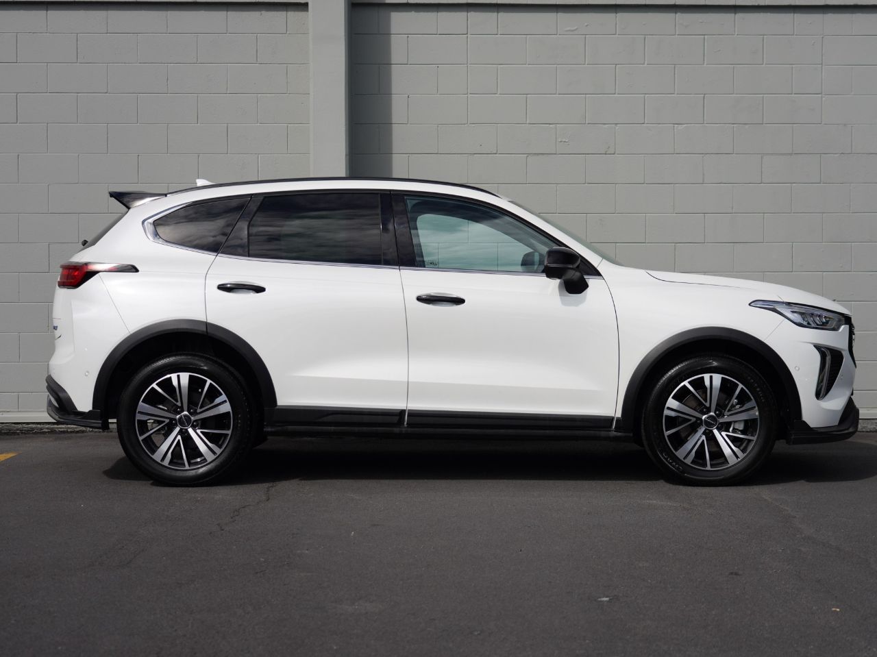Vehicle image 3