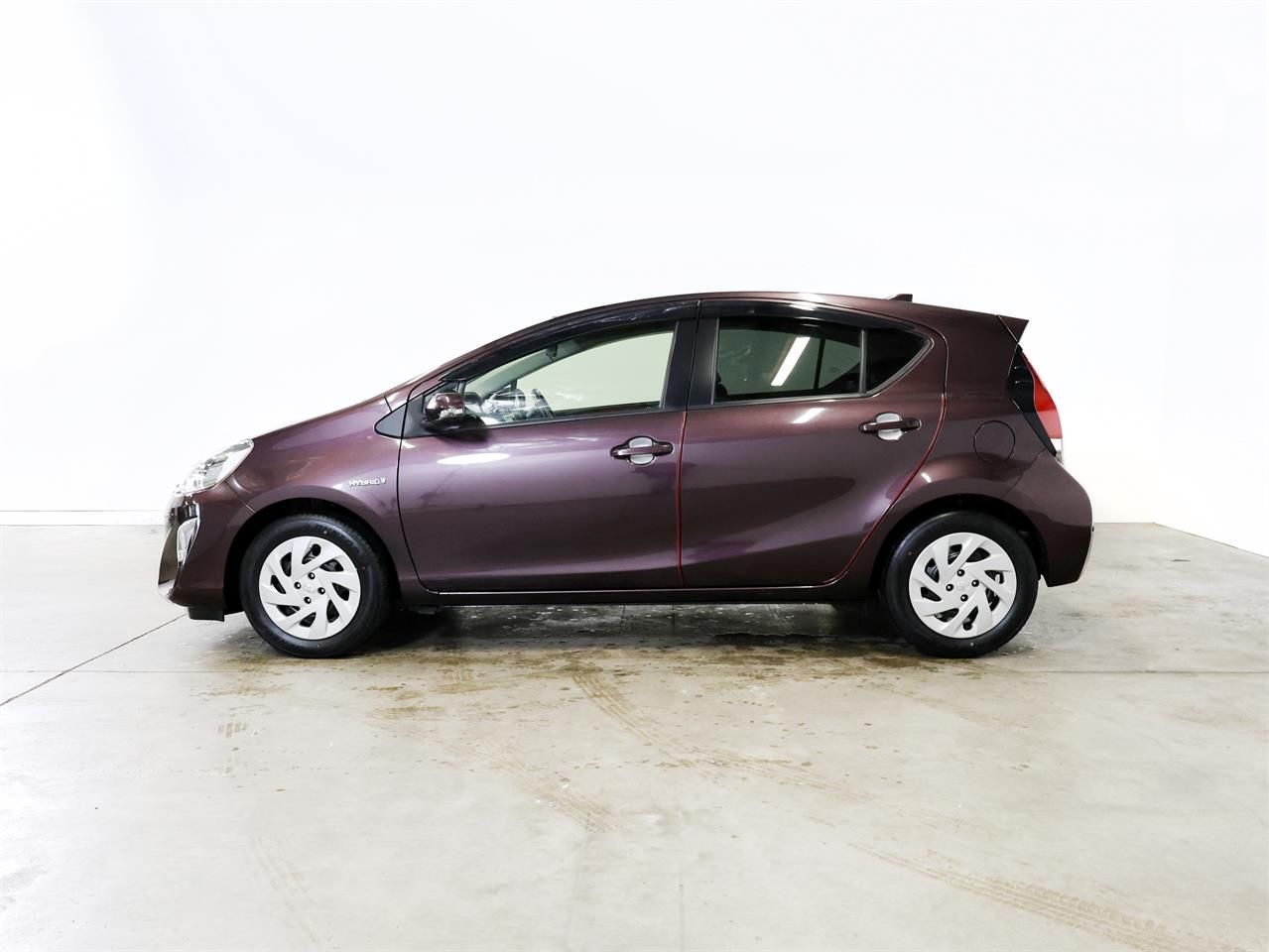 Vehicle image 5
