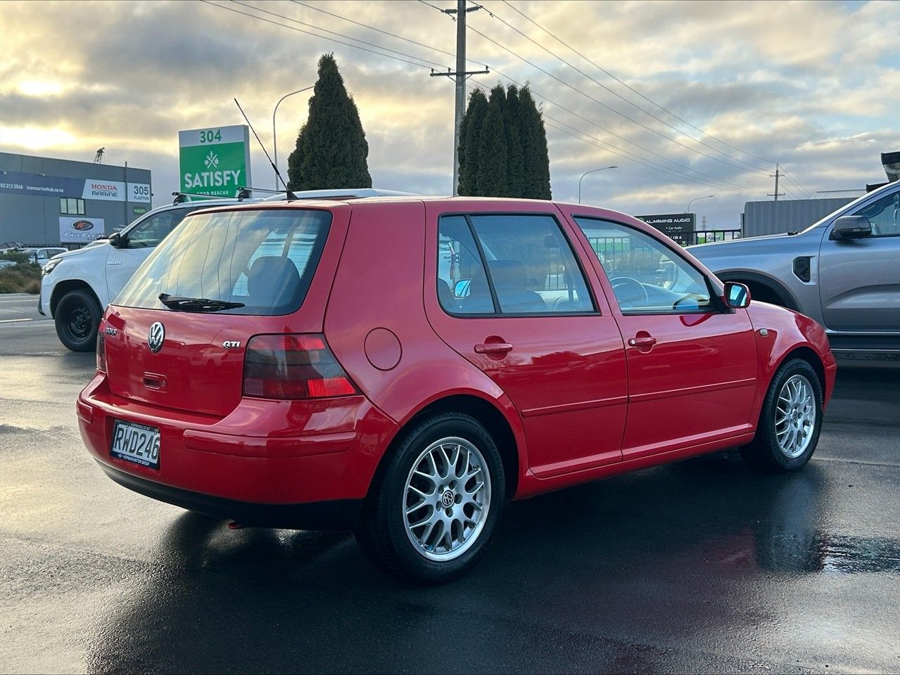 Vehicle image 3