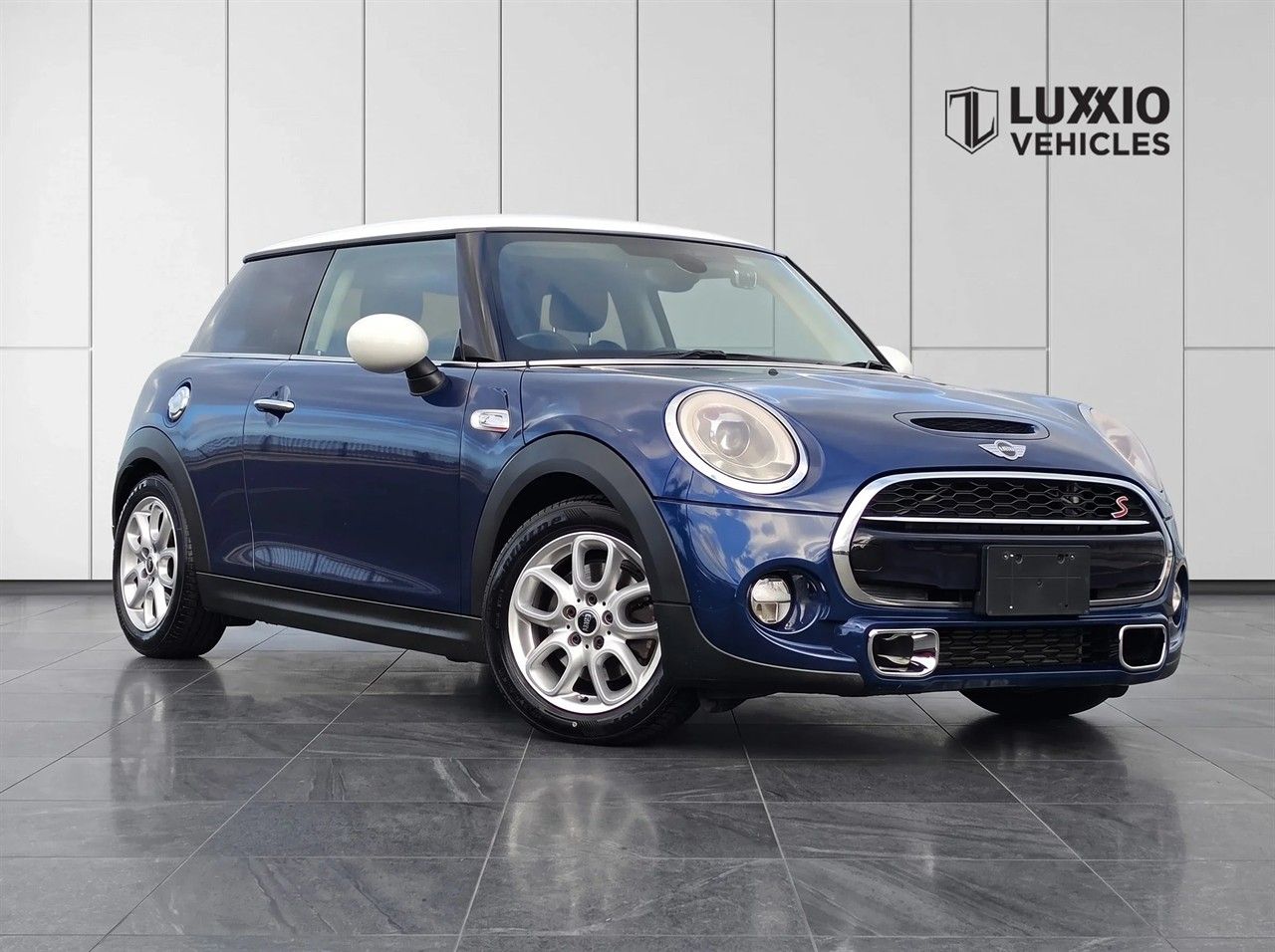 Vehicle image 4