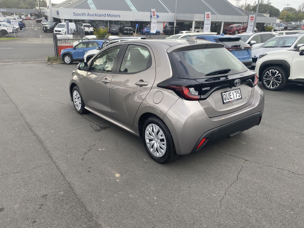 Vehicle image 5