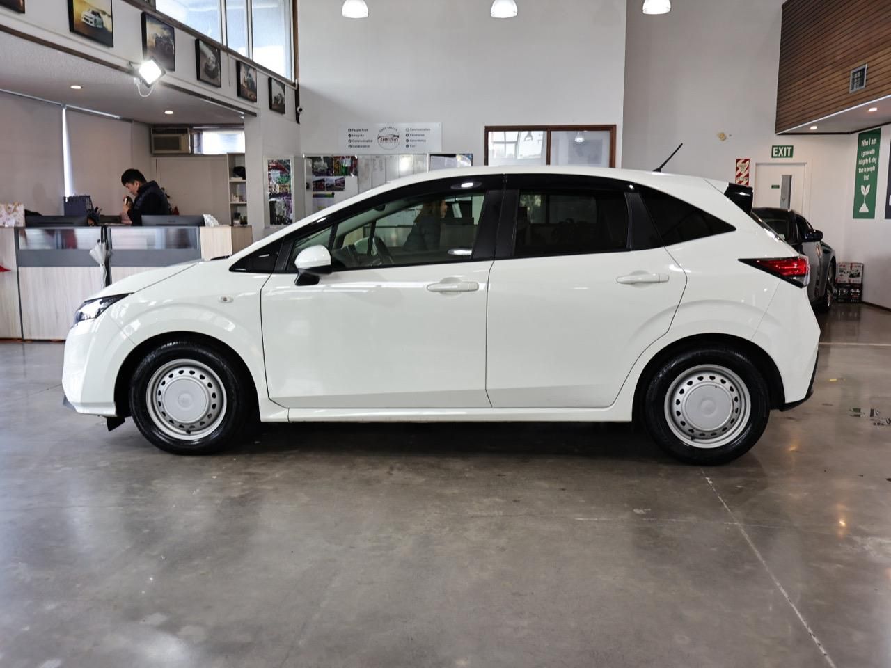 Vehicle image 3