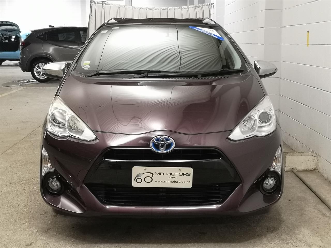 Vehicle image 4