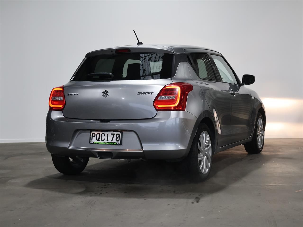 Vehicle image 4