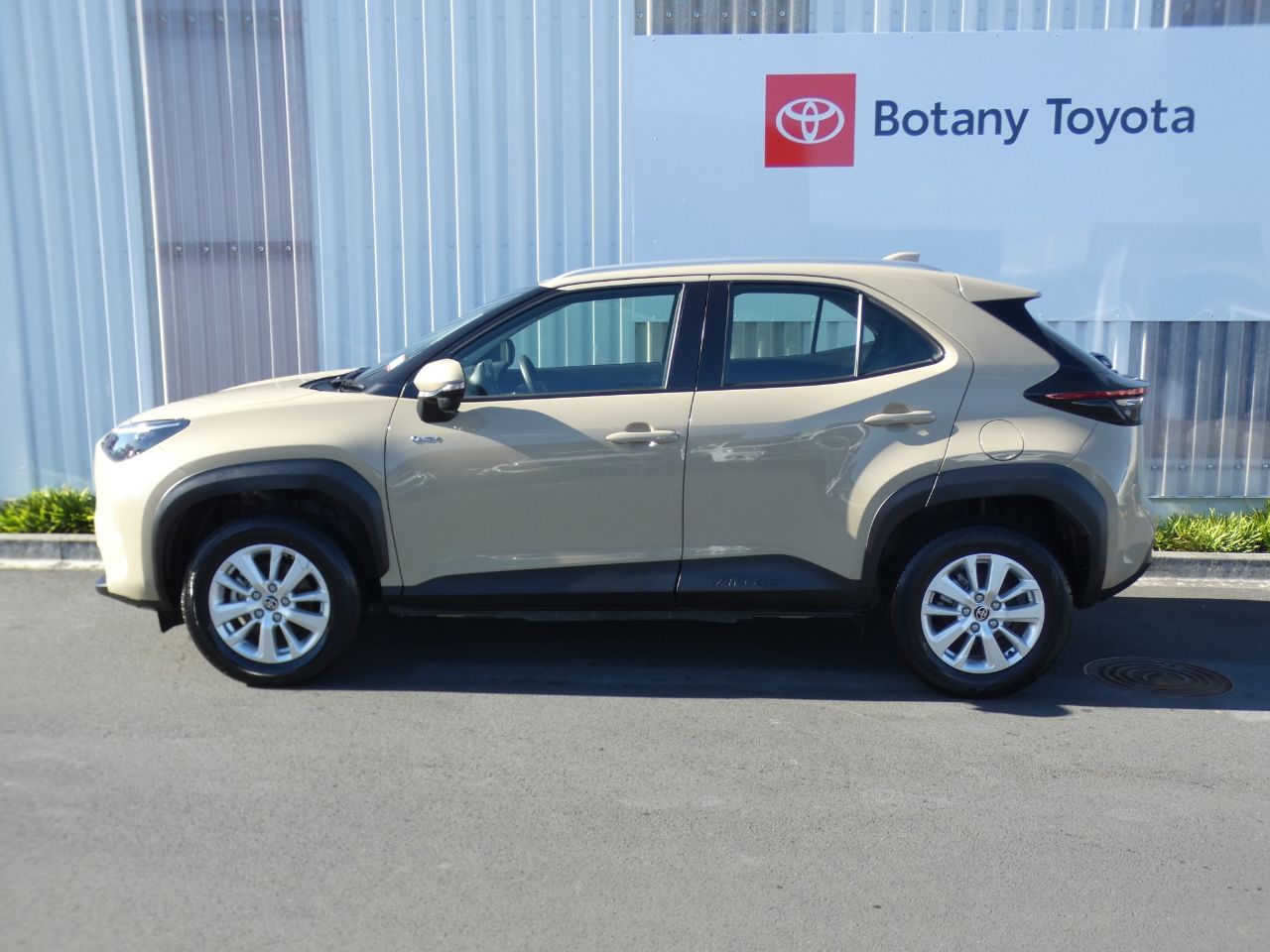 Vehicle image 5