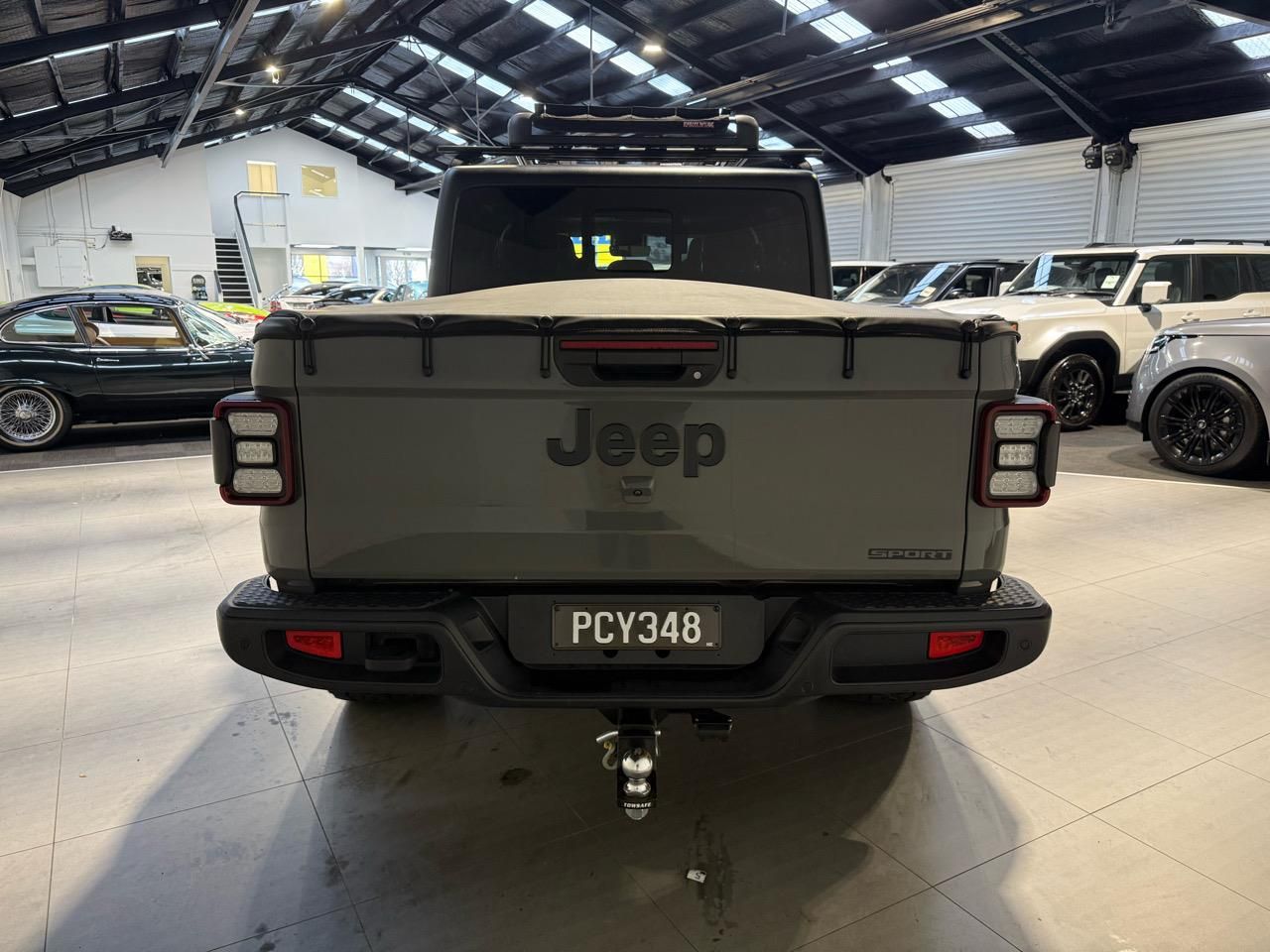 Vehicle image 4