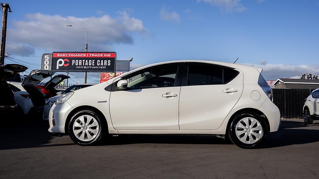 Vehicle image 3