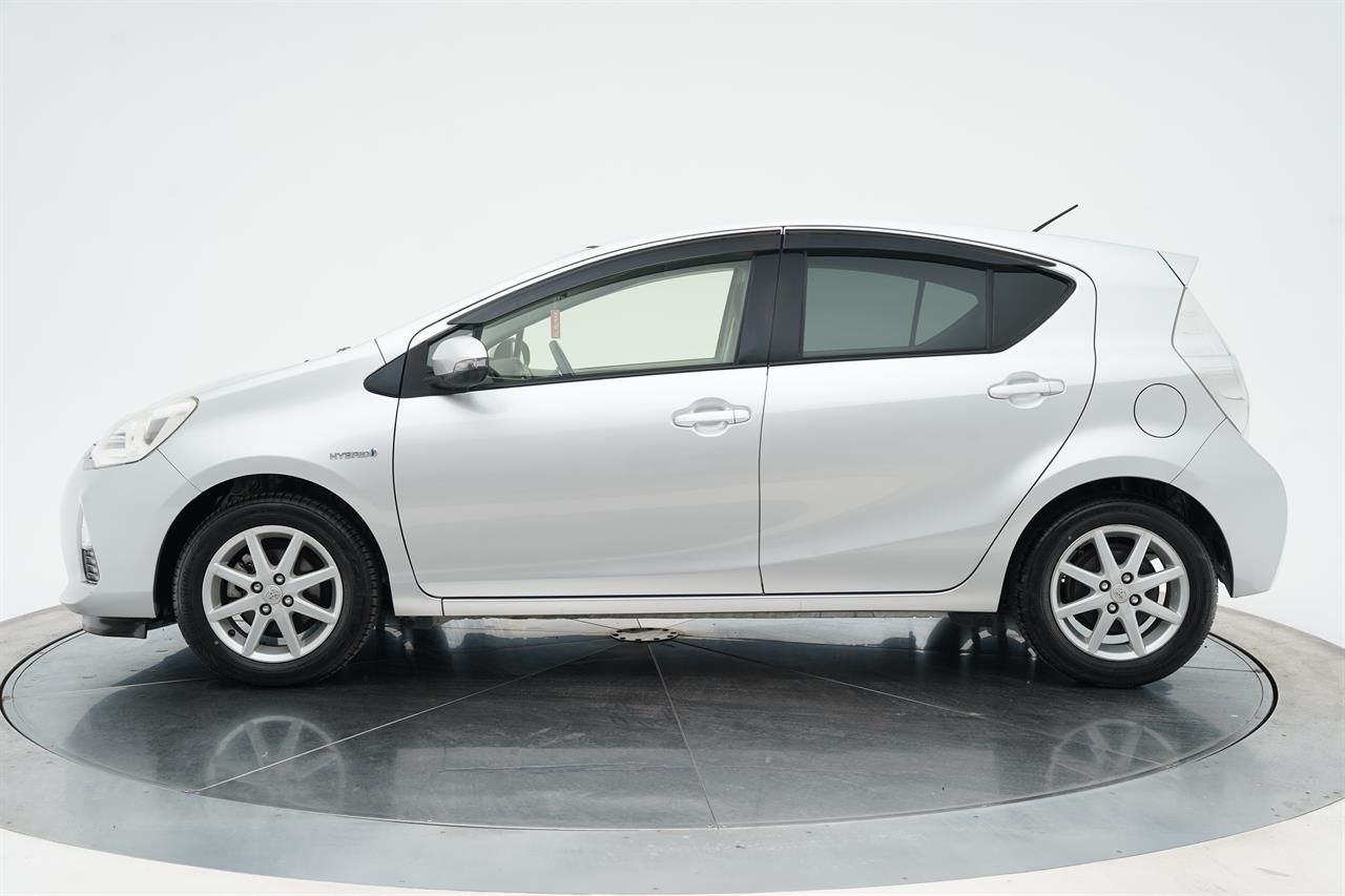 Vehicle image 4