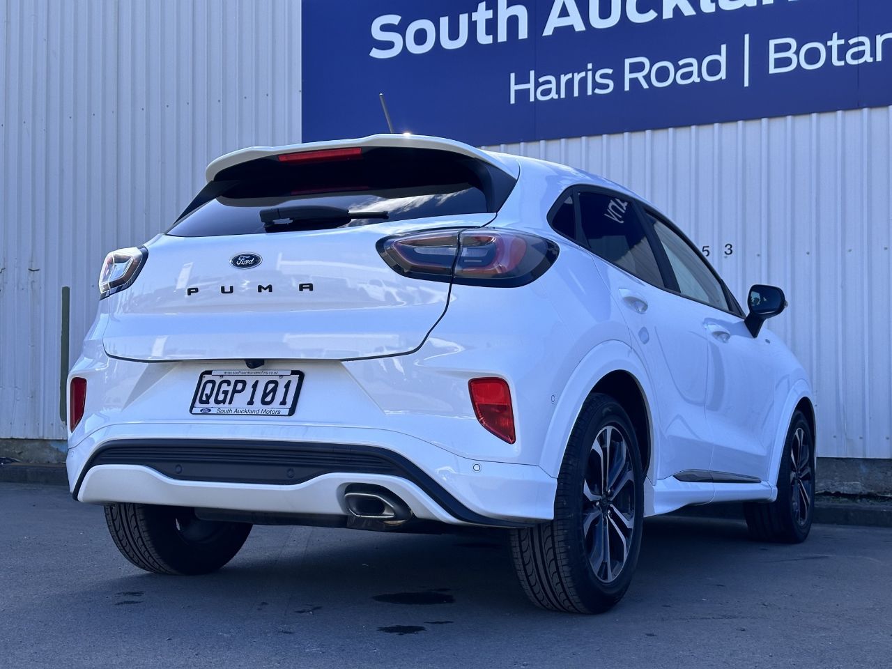 Vehicle image 3