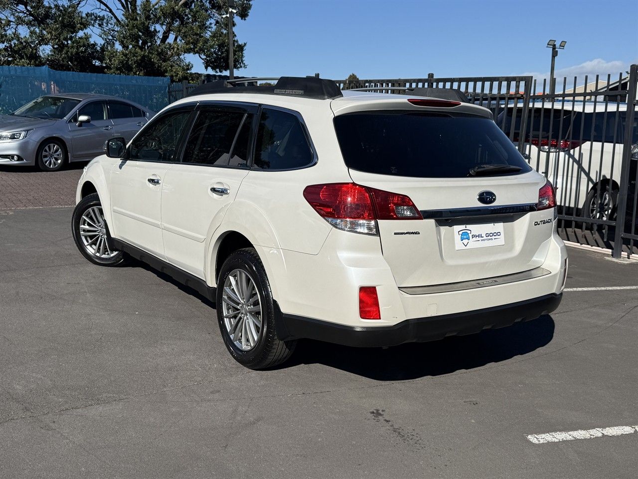 Vehicle image 4