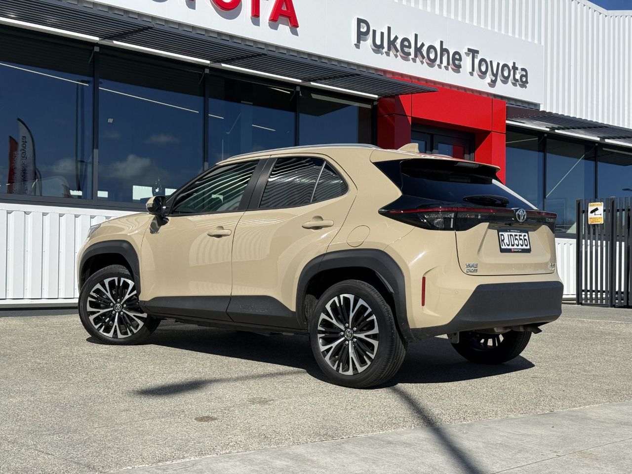 Vehicle image 5