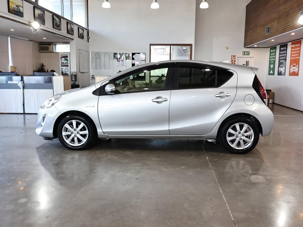Vehicle image 5