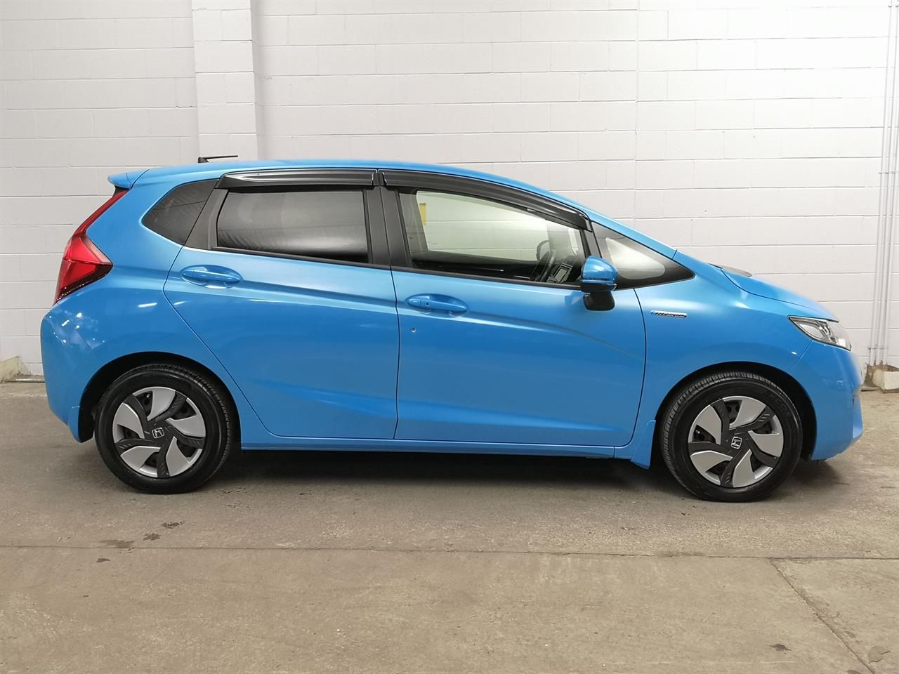 Vehicle image 3