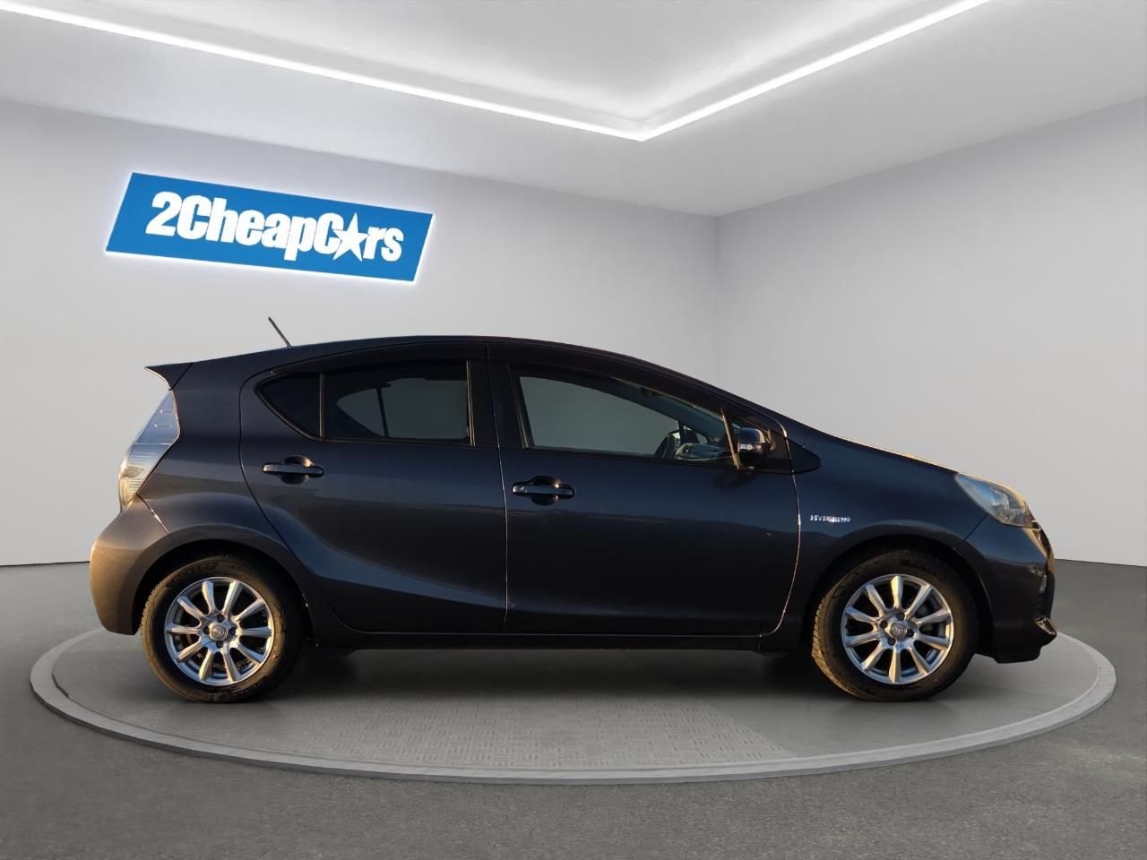 Vehicle image 4
